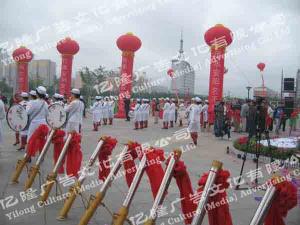 軍樂隊、氣柱、彩炮